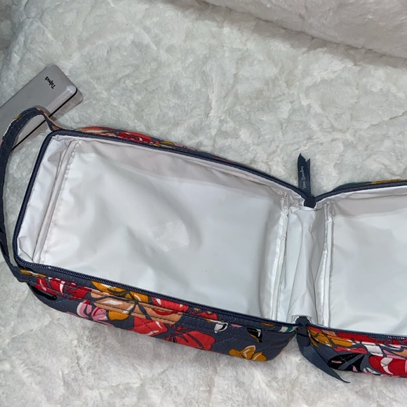 Like new Vera Bradley Coastal Paradise Lunch bag - Picture 10 of 12